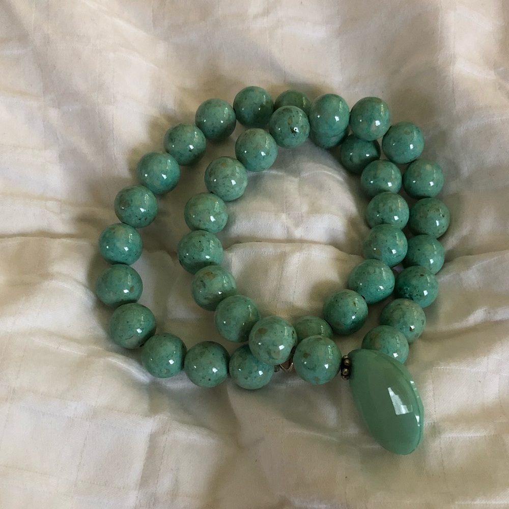 Stretch bracelet with charm.